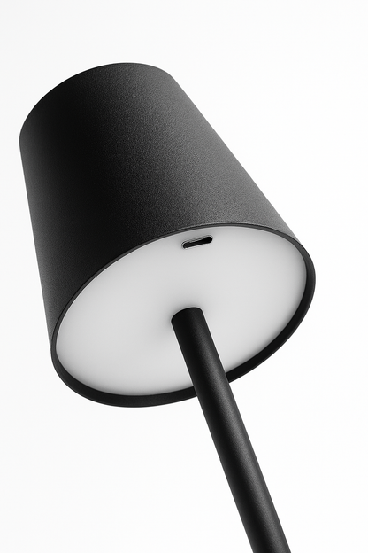 Lámpara LED negra vista en perspectiva