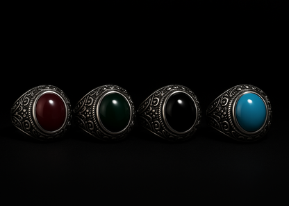 Anillos con resina pulida en turquesa, verde, rojo y negro, y acabado tipo plata